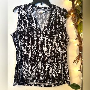 Calvin Klein Large, sleeveless stretchy shirt